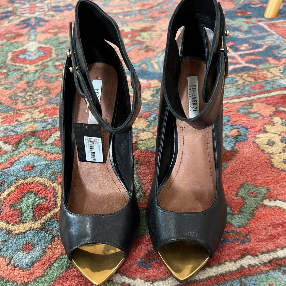BRAND NEW! Forever 21 Collection Black High Heel w/ Ankle Strap Size 8